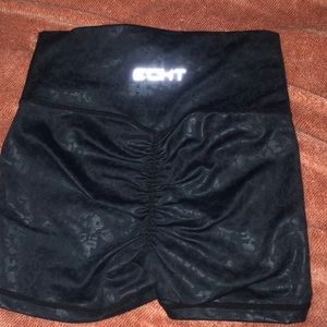 Wild ECHT scrunch shorts